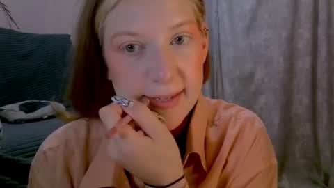 Lily online show from July 13, 8:04 am