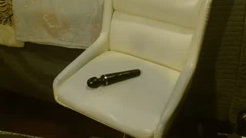 Six online show from December 9, 1:02 pm