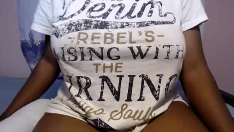 ebonysmiles00 online show from May 31, 6:31 pm