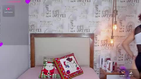  E F F Y  online show from December 9, 7:29 pm