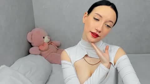 eileenmoores online show from March 1, 4:50 pm