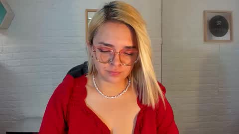 Eily online show from November 8, 3:28 pm