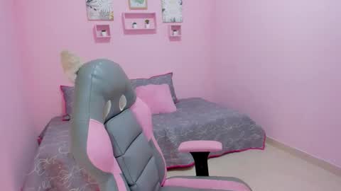 eilyy__ online show from November 25, 12:02 am