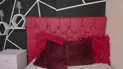 Ela online show from January 10, 8:15 pm