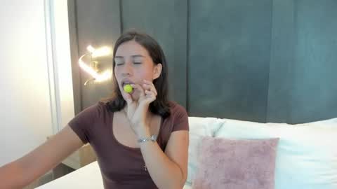 E L A I A online show from August 6, 7:21 pm