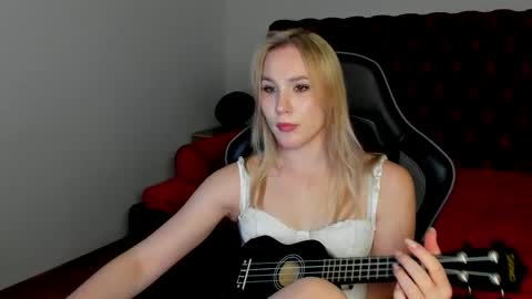 elaravoltage online show from April 27, 6:16 pm