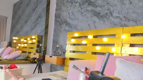 Elena online show from February 9, 6:37 pm