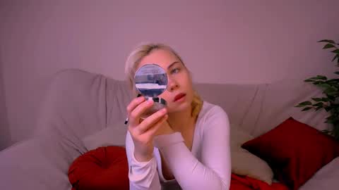 elenamonroee online show from November 27, 2:47 am