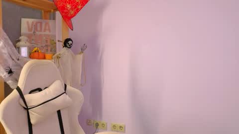 elenamonroee online show from October 21, 5:11 am