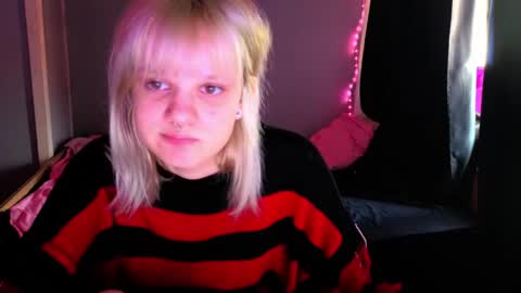 elieiza_xo online show from April 18, 10:07 am