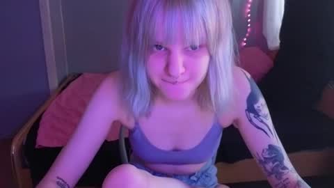 elieiza_xo online show from April 8, 9:11 am