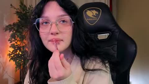 Ellie online show from September 25, 8:17 pm