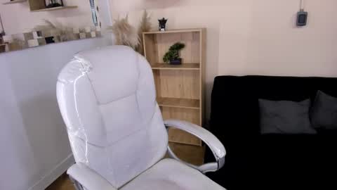 Eliie online show from September 16, 7:55 pm