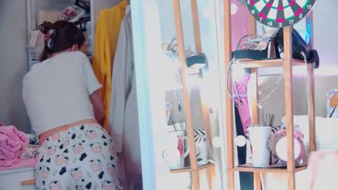 ElisabethDavis online show from March 8, 3:22 pm