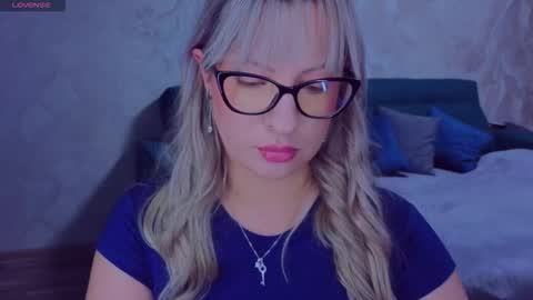 Elisabeth online show from October 2, 8:25 pm