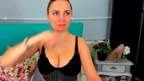 Elise online show from December 27, 8:35 am