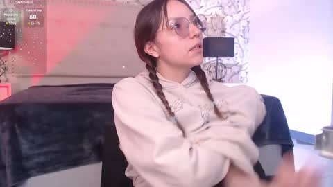 Eliza online show from October 14, 7:49 pm