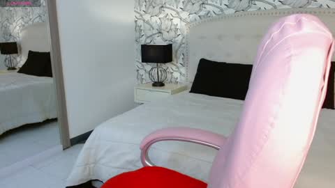 Eliza online show from January 31, 7:51 pm