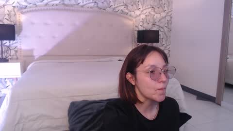 Eliza online show from November 7, 7:19 pm