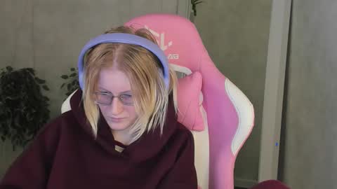 Elizabeth online show from November 27, 1:30 am