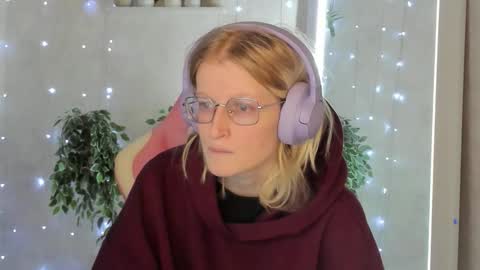 Elizabeth online show from November 24, 1:07 am