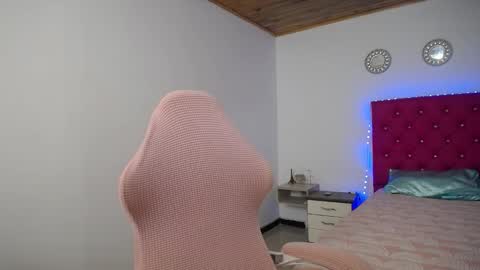 Elizabeth online show from November 23, 2:52 pm