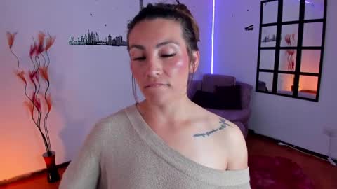 Elizabeth online show from April 9, 9:53 pm