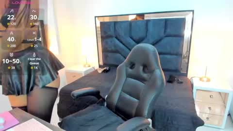 Elizabeth Rodrguez  online show from October 1, 11:37 am