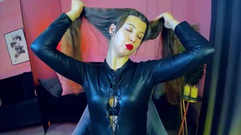 Eliza online show from October 9, 1:15 pm