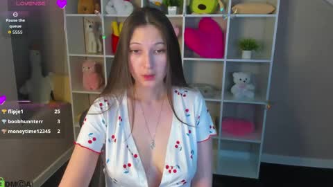Ella online show from June 2, 5:03 pm