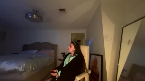 ella_ella_ella_ay online show from November 7, 4:29 am