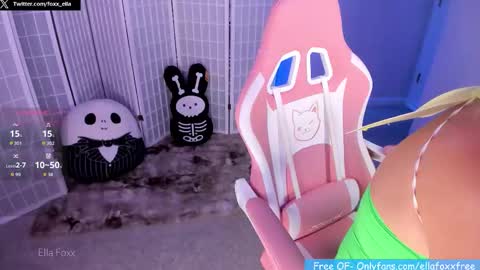 ella_foxx online show from October 24, 4:52 am