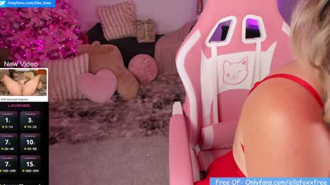 ella_foxx online show from December 18, 2:32 am