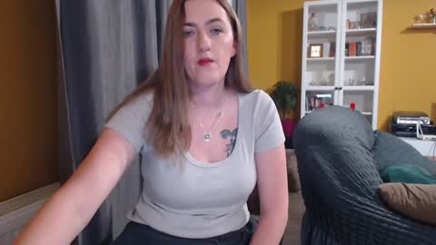 Ella  Max online show from January 22, 6:42 am