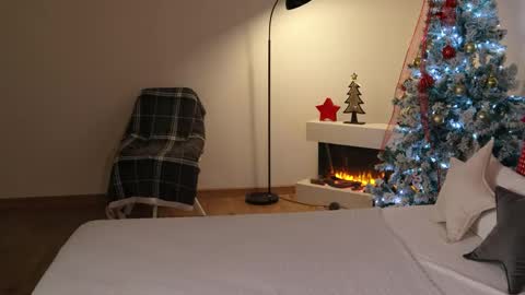 Ella online show from December 20, 7:28 pm