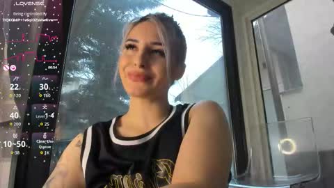 ella_vee online show from February 28, 6:46 am