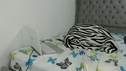 ellafros_1 online show from September 20, 4:27 pm