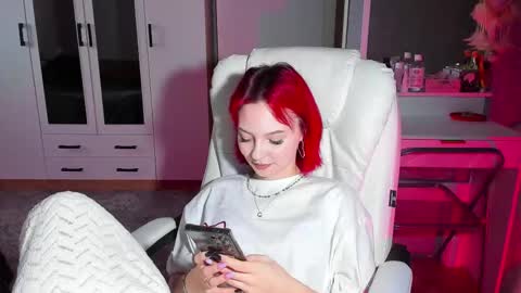 ellales online show from October 5, 10:09 am