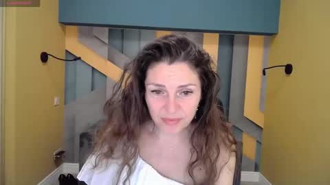 EllaLongs online show from January 2, 12:35 pm