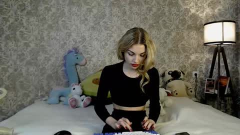 ellamilla online show from October 19, 10:17 am