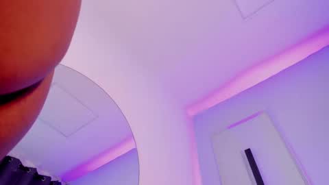 Ella online show from November 10, 4:35 pm