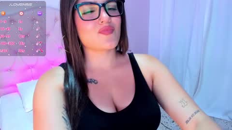 ellarosee_ online show from December 14, 2:42 pm