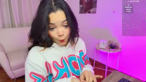 elli_snow online show from October 7, 12:20 pm