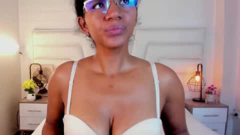  Ellie   online show from February 9, 2:40 pm