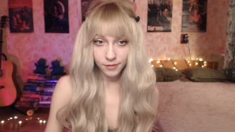 ellie_friendly online show from January 20, 12:15 am