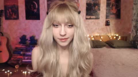 ellie_friendly online show from January 19, 12:17 am