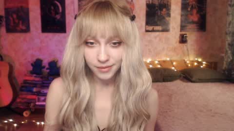ellie_friendly online show from January 23, 11:15 pm