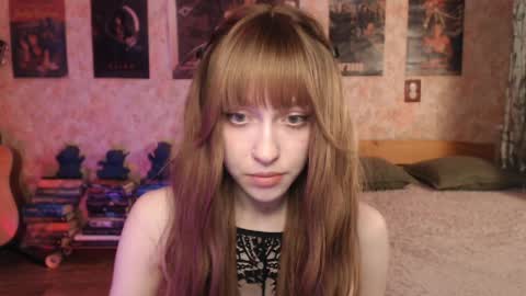 ellie_friendly online show from April 5, 11:15 pm