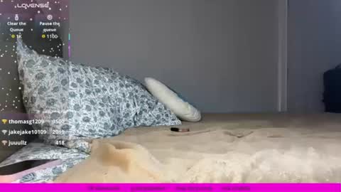 ellie online show from June 25, 4:12 am