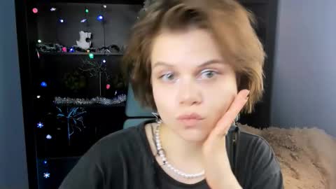 elliemurler online show from December 19, 1:14 pm